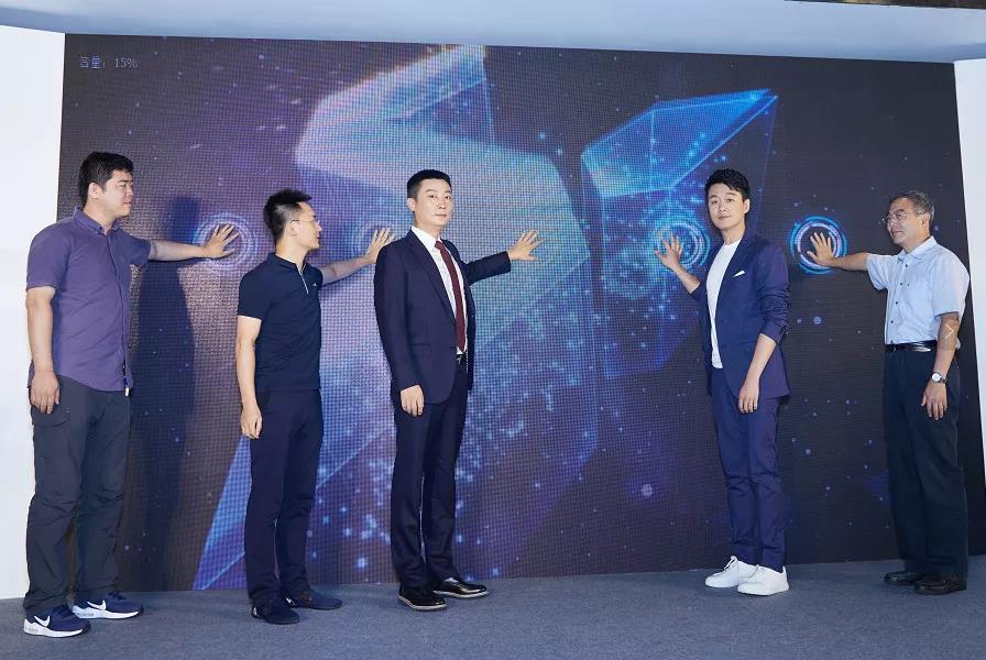 童程童美中国少儿编程节发布：佟大为出席助力中国编程教育